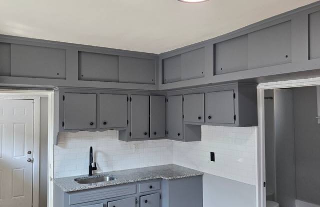 3 Bed Single Family with Huge Kitchen and Tons of Cabinet Space! photos photos