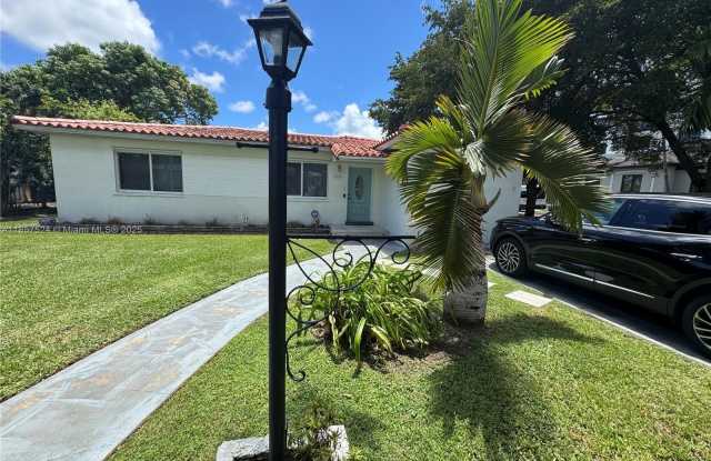 6590 SW 21st St photos photos