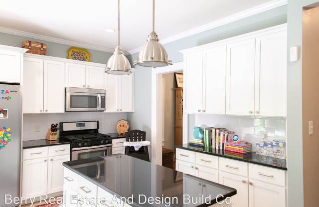 251 Bolling Road Gallery 4