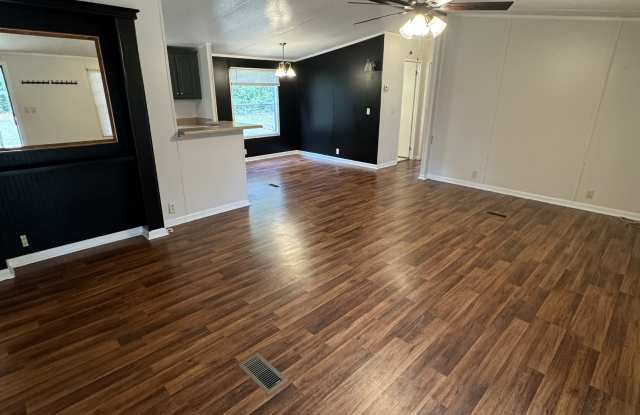 3167 Highway 201 Gallery 4