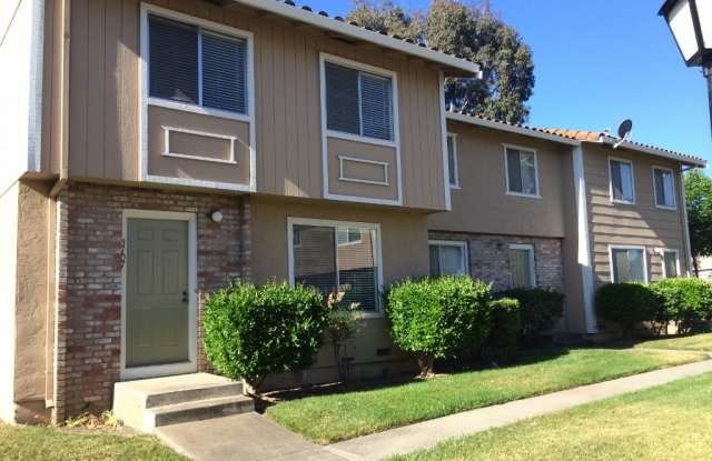 Nice Remodeled Townhome In Livermore Close to Downtown Restaurants - 3707 Carrigan Common, Livermore, CA 94550