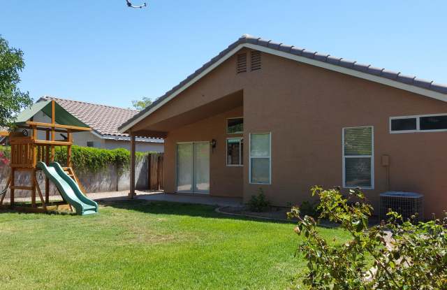 2406 E WINCHESTER Place Gallery 2