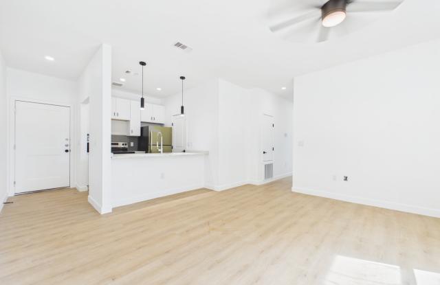 704 W 21st St Apt 303 Gallery 1