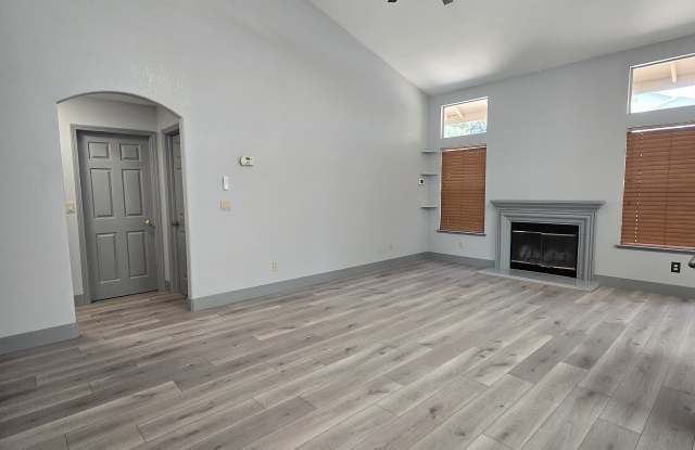 8699 White Peacock Way Gallery 3