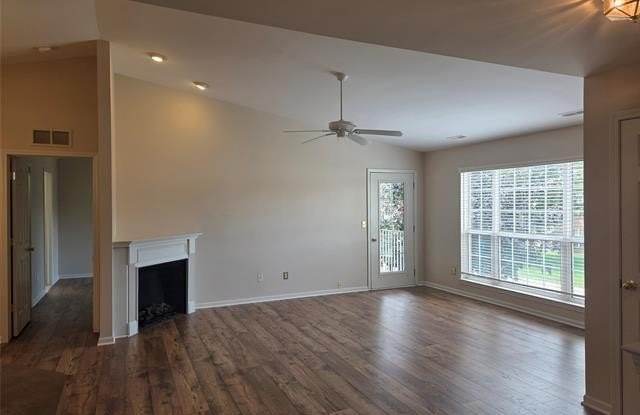28202 Chesapeake Circle Gallery 4