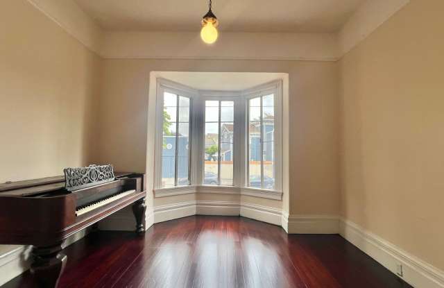 Sweet Charm 4bd 1.5ba Victorian House in West Oakland Gallery 3