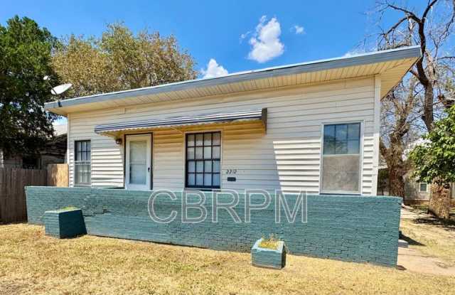 2212 27th Street photos photos