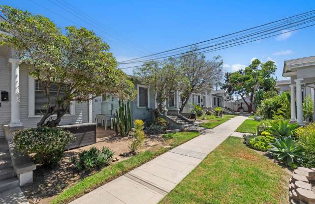 LOVELY COTTAGE IN HILLCREST. photos photos LOVELY COTTAGE IN HILLCREST. photos photos