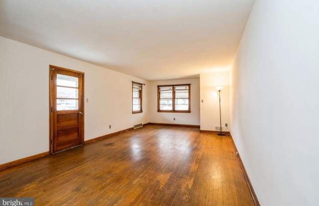 1127 PARKWAY AVE. Gallery 3