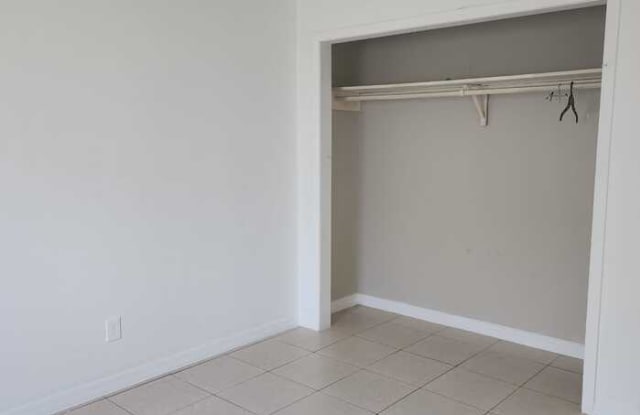 5548 Sixth Avenue Gallery 3