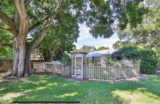 3928 BAY VIEW AVENUE - 3928 West Bay Vista Avenue, Tampa, FL 33611