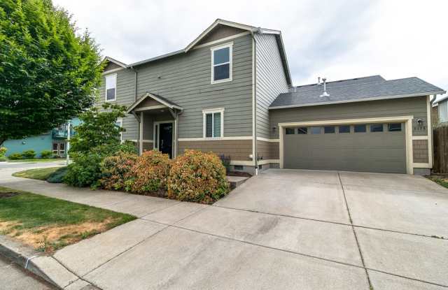 Beautiful 3-Bedroom, 2.5-Bath Home With Office Near Coburg Road! photos photos