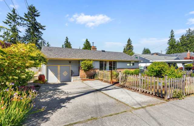 Bright 3-Bedroom Rambler with Hardwood Floors & Garden Space photos photos Bright 3-Bedroom Rambler with Hardwood Floors & Garden Space photos photos