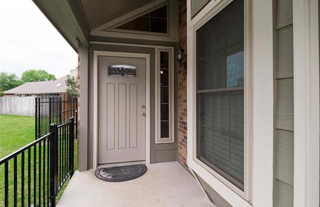 1810 Maplewood Trail Gallery 3