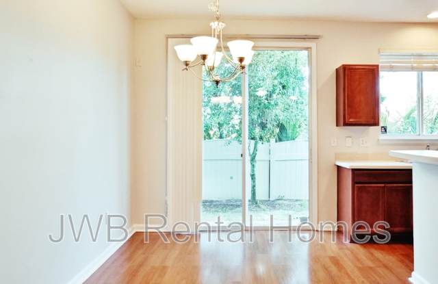 2394 Sunset Bluff Dr Gallery 4