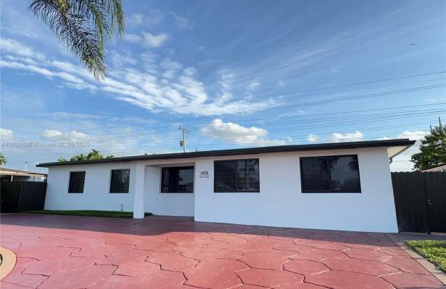 10330 SW 35th Ter - 10330 Southwest 35th Terrace, University Park, FL 33165