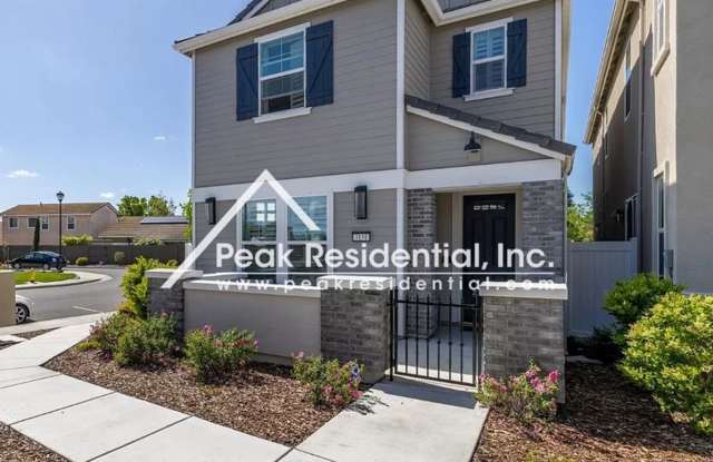 Updated 3bd/2.5ba West Sacramento Home with 2 Car Garage! photos photos