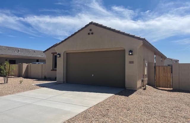1635 East Kingman Place - 1635 East Kingman Place, Casa Grande, AZ 85122