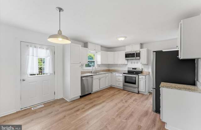 9359 PARADISE Road Gallery 3