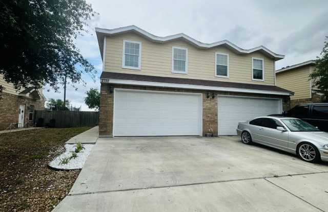2702 Phoenix St photos photos