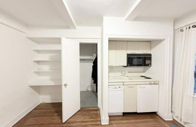 321 East 43rd Street Gallery 4