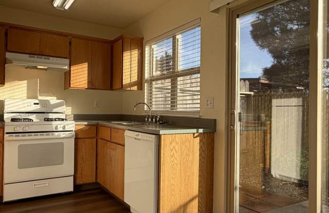 1598 Railroad Ave. - D Gallery 4