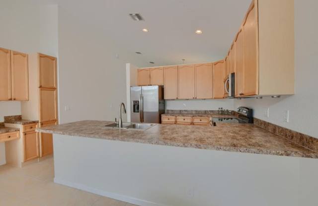 1225 E Magnolia Circle, Delray Beach, FL 33445 Gallery 3