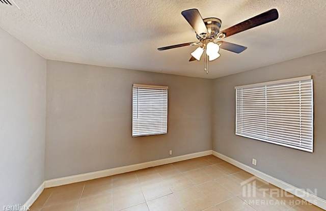 217 SW 2nd Place Unit W Gallery 3