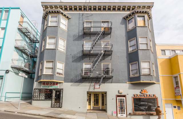 916 Pacific Apartments Gallery 2