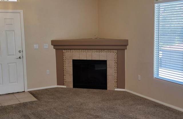Beautifully Updated 2-Bedroom, 2-Bath Condo in Cliff Shadow Gallery 4
