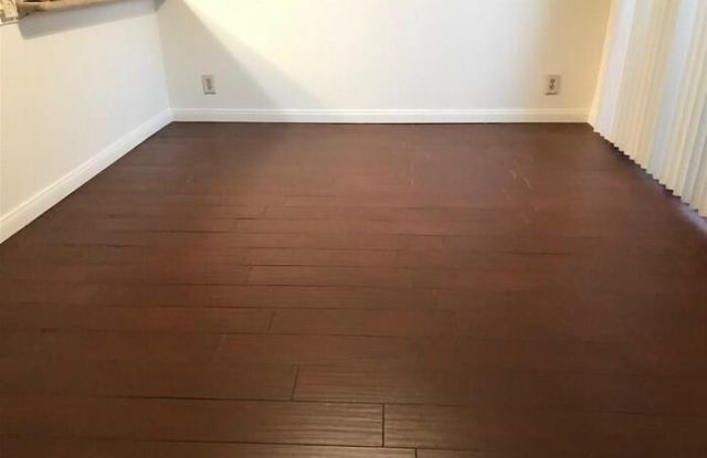 4876 Embassy Circle Gallery 2