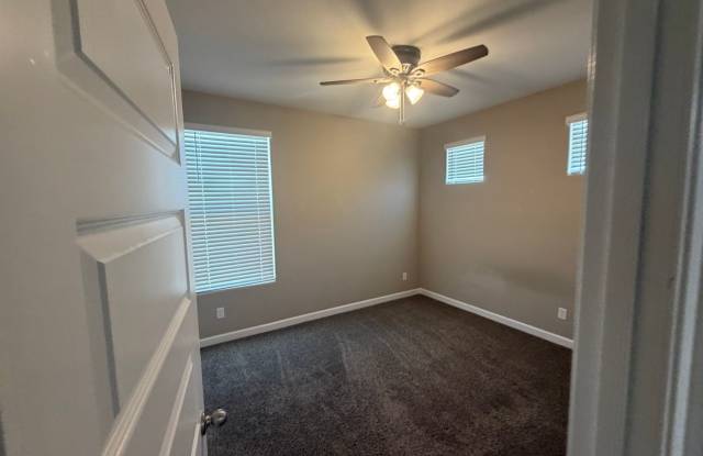 2 Weeks Free Rent! 40946 W Hillman Dr, Maricopa, AZ 85138 – Mountain Views & No Rear Neighbor – $1,795/Month Gallery 3