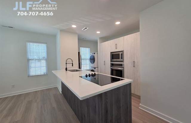 1525 Briar Creek Road Gallery 4