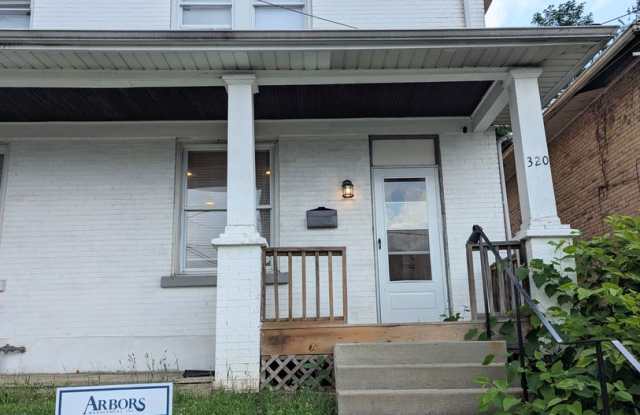 2 Bedroom 1 Bathroom Right Side Duplex (Brookline) photos photos 2 Bedroom 1 Bathroom Right Side Duplex (Brookline) photos photos