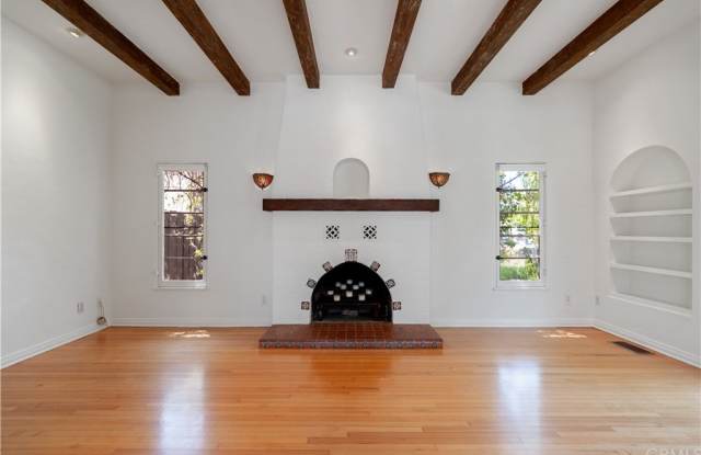 2560 Amherst Avenue Gallery 4