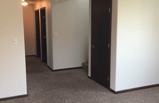4 bed 3 bath Single Family Home Gallery 3