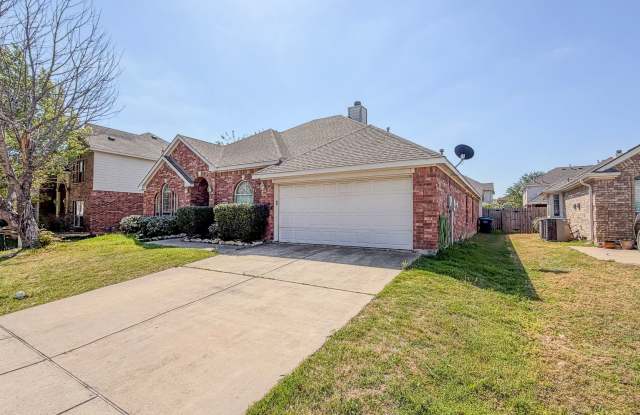 Move In ready 4 bedroom, 2 bath home in Fort Worth - 413 Cold Mountain Trail, Fort Worth, TX 76131