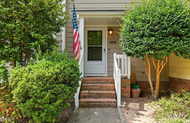 1525 Edgeside Court photos photos