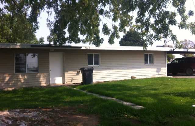 Tidy 2 bedroom 1 bath with fenced backyard photos photos