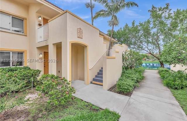 6245 SW 47th Mnr Gallery 1