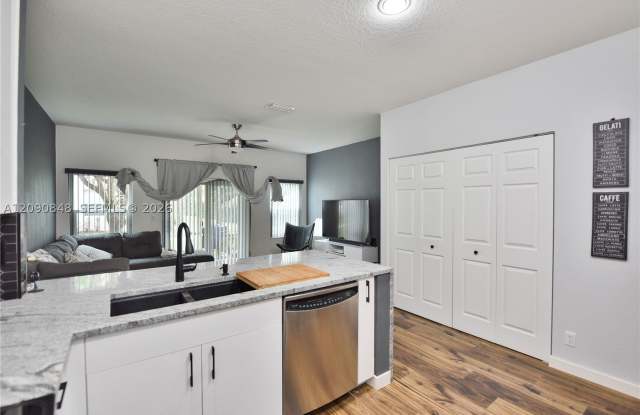 3356 NW 29th Ct Gallery 4