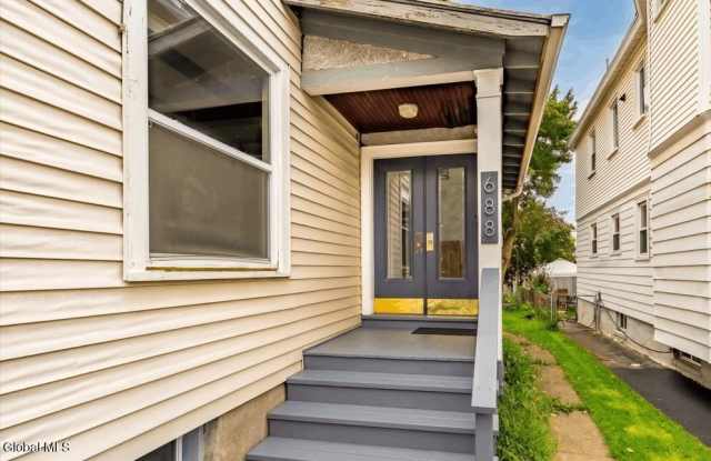 688 Myrtle Avenue Gallery 2