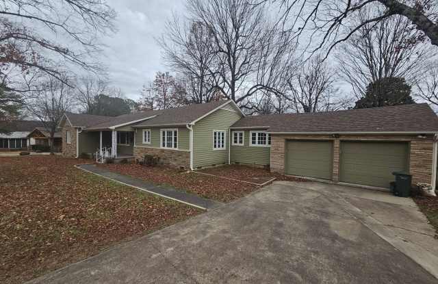 Very nice 3 bedroom close to WIlson Park photos photos