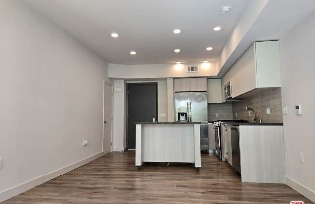 740 S Ridgeley Dr unit: 204 photos photos