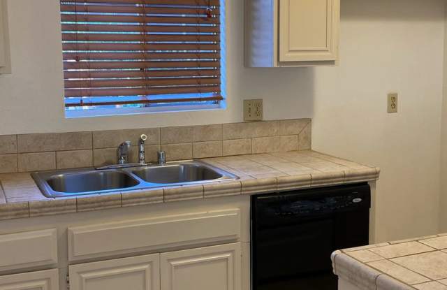 2+1 Townhome on East side of Simi Valley Gallery 3