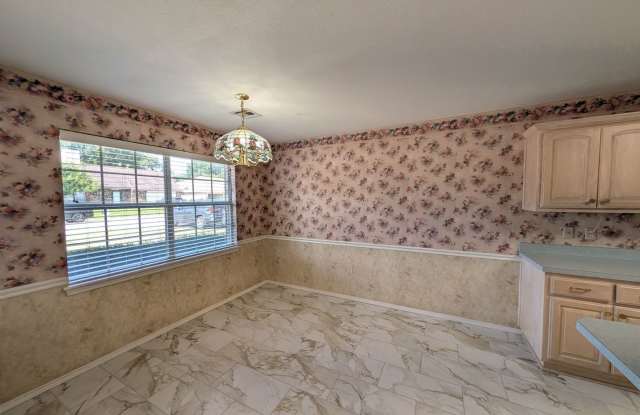 Spacious 3-Bedroom Duplex with Modern Comforts and Room to Roam! Gallery 3