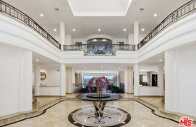 24366 La Masina Court Gallery 4