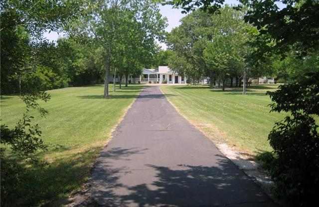 875 Country Club Road Gallery 3