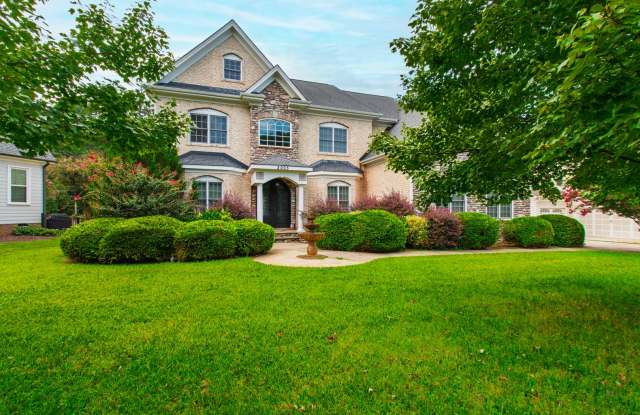 Elegant 5-Bedroom Residence with Luxurious Finishes in Apex! - 2003 Greyhawk Place, Cary, NC 27539
