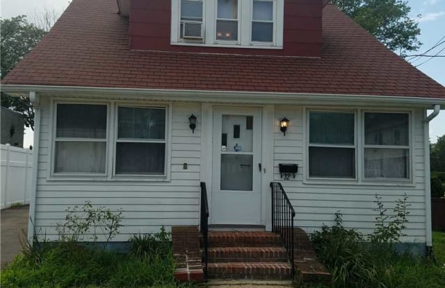 32 Westend Ave - 32 Westend Avenue, Freeport, NY 11520